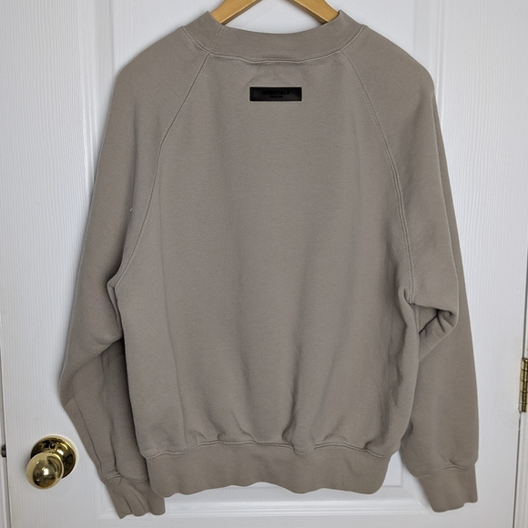Fear of God Essentials Oversized Crewneck Sweatshirt – Taupe Beige – XS - Picture 3 of 8